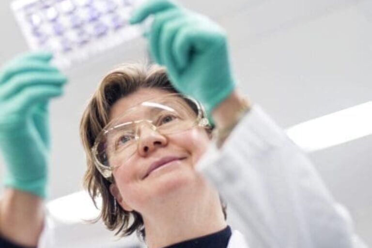 Breast cancer biologist wins Outstanding Female Researcher Medal